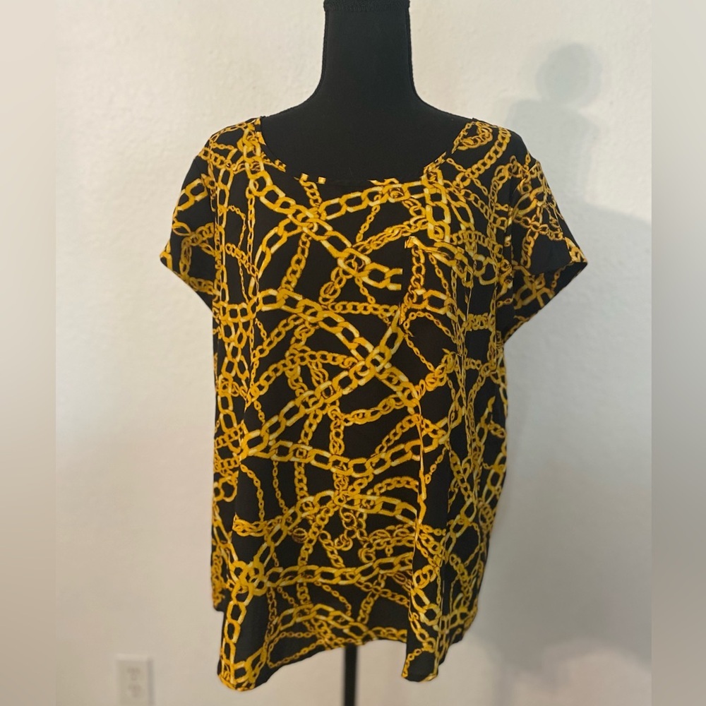 Women’s Blouse Size 16 Back Button at Nape of Neck